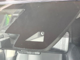 【エマージェンシーブレーキ】走行中に前方の車両等を認識し、衝突しそうな時は警報とブレーキで衝突回避と被害軽減をアシスト。より安全にドライブをお楽しみいただけます。