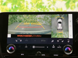 後方確認をサポートするモニターで、安全な運転をサポート。狭い道や駐車時も安心です。手助けしてくれる頼もしい機能です。