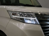 LEDヘッドライトです。デザイン性がよくとても明るいので、夜間の走行や悪天候でも安心です。しかも長寿命!