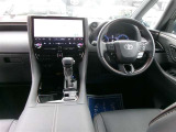 アルファードの運転席まわりです。