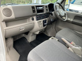 使いやすさを追求したコクピットで、快適なドライブをお楽しみください。運転に集中できる環境をご提供します。