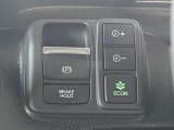 ブレーキを踏んで停車するとブレーキ状態が保持される便利なブレーキホールド付き!