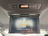 お子様も大喜びの装備です♪天井後席モニターです!後席にすわりたくなりますね!