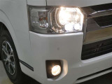 LEDヘッドライトです。デザイン性がよくとても明るいので、夜間の走行や悪天候でも安心です。しかも長寿命!