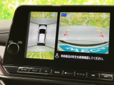 後方を確認できるモニターで、安全な運転をサポート。狭い場所での駐車や車庫入れも、自信を持って行えます。