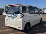 落ち着いたリアのデザイン。安定感のあるフォルムで、安心の運転体験を提供します。荷物の積み下ろしもスムーズに行えます。