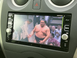 停車中に楽しめるTV機能。ニュースや番組をチェックしながら、休憩時間を有効活用できます。快適な待ち時間を過ごせる嬉しい装備です。