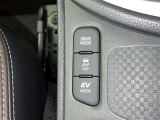 【横滑り防止機能】 車両走行安定補助システム搭載  車が横滑りしそうになった際に、横滑りを防ぐ安全装備が付いています。