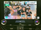 移動中も退屈させないTV機能。停車時に、ニュースや番組を鑑賞できるので、待ち時間も有効活用できます。後部座席の方も楽しめますね。