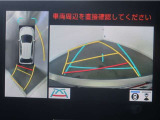 パノラミックビューモニター付きです。車両を上から見た様な映像を画面に表示。運転席からの目視だけでは見にくい、車両周辺の状況をリアルタイムでしっかり確認出来ます。