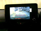 車庫入れなどでバックする際に後方確認ができて便利です。車庫入れ苦手な人もこれで安心!!
