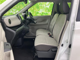 運転しやすい運転席まわり。シンプルで操作しやすい配置で、スムーズな運転をサポートします。