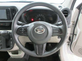 ステアリングから手を離さず、運転に集中したままオーディオ等の操作ができます。
