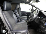 ゆったり室内で運転もしやすいです♪使い勝手の良い配置も考えられています!!