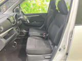 運転に必要な操作系が、手に届く範囲に配置されています。運転に集中できる、機能的な空間設計です。