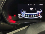 視認性に優れたメーターを採用しており、走行中でも車速や情報が分かりやすく表示されます。運転時の視線移動をむりのない範囲に抑え、快適で安心感のあるドライブをサポートします。