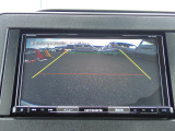 バックカメラ装備しております。駐車時に大変役に立ちますよ。駐車が苦手な方にも便利機能です。