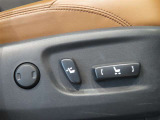 パワーシート搭載。微妙な調整が手軽にでき、ピッタリの最適なポジションで運転することが可能です。
