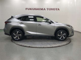 【まるごとクリーニング】シートを取り外し、車内を徹底洗浄。隅々まで丁寧に仕上げています。