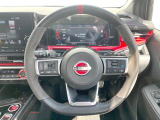 【純正革巻きステアリング】上質な革を使用することで、手にしっかり馴染みとても運転しやすいハンドルです♪