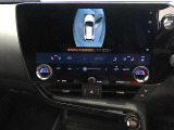 純正ナビ付です。もちろん車両後方を表示するバックガイドモニターが付いていて車庫入れ安心!