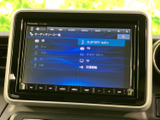 お気に入りの音楽を車内で楽しめます。様々なオーディオソースに対応し、快適なドライブを演出します。高音質で音楽鑑賞を楽しんでください。