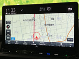 見やすい地図表示で、目的地までスムーズに案内。渋滞情報もリアルタイムで確認でき、ストレスなく運転に集中できます。