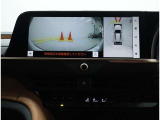 パノラミックビューモニター装備!トップビュー&フロントビュー・車両に取り付けたフロント、サイド、バックカメラの映像を合成して画面上に表示させることで、低速時の運転を補助する装置です。