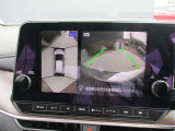 多彩なナビ機能に加えて、アラウンドビューモニターの画像も大画面に映し出されます。周囲の状況をもっと確認しやすくなり、駐車が楽に安心して行えます。