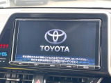 【純正ナビ】人気の純正ナビを装備しております。ナビの使いやすさはもちろん、オーディオ機能も充実!キャンプや旅行はもちろん、通勤や買い物など普段のドライブも楽しくなるはず♪