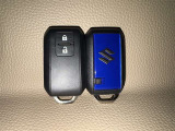 【スマートキー】キーを取り出さずにドアを施錠&解錠。クルマの始動も可能です。