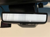 後方確認をミラーではなくカメラ映像で確認出来るデジタルインナーミラーを搭載!荷物があり、後方確認が出来ない時や雨天時などにとても便利☆