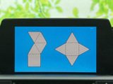 停車中に楽しめるTV機能。長距離移動の休憩時間に、エンターテイメントを満喫できます。