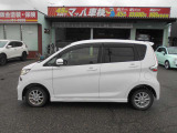 入庫時走行テストと入庫点検しております。納車前に再度、車内クリーニング、ボディーコーティング、オイル交換、納車前点検致します。