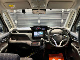 前席画像です。室内空間広々!運転し易いお車です。