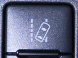 車線逸脱警報装置を装備しております。