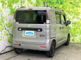 リアビューもスタイリッシュに。コンパクトなサイズ感で、駐車も楽々です。荷物の積み下ろしもスムーズに行えます。