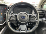 握りやすいステアリングは、運転操作をスムーズにします。ステッチが施されたデザインも、スポーティーな印象を与えます。