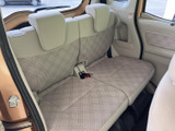 第三列シートも広々。お客様を迎えたり、荷物を積んだり、様々な用途に対応できます。便利で使い勝手の良い一台です。