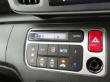 オートエアコン装備です。オートで空調を行ってくれるので車内は、とっても快適!だからドライブもさらに楽しい!