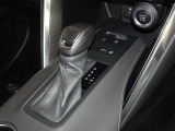 電動パーキングブレーキ・ブレーキホールドを装備してます。ホールド機能は信号待ちが多い一般道で疲労軽減になり、大好評です!