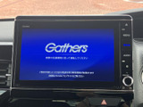 洗練されたデザインのナビ・オーディオが、快適なカーライフを彩ります。直感的な操作性で、スムーズな目的地設定や音楽再生が可能です。