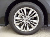 【アルミホイール】純正なので車に似合うデザインになっていますね。スタッドレスタイヤもご相談下さい。