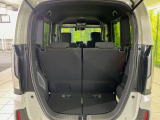 普段のお買い物や通勤、送迎等に十分な荷室スペースを確保しております。セカンドシートを倒すと、大きな荷物の積載も可能です♪