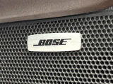 【BOSEサウンドシステム】メーカーオプションの高品位サウンドシステムを搭載。専用のチューニングが施された大小様々なスピーカーから良質なサウンドが奏でられ、臨場感あふれる音響空間を演出します。