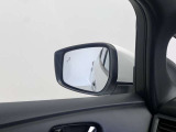 【ブラインドスポットモニター】巻き込み事故防止や、車線変更時の事故も予防します。