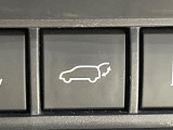 【パワーバックドア】スマートキーや運転席のボタンを押すだけでリアゲートが自動で開閉します!荷物を持っている時や、高い位置にあるバックドアを閉める際に便利な機能です♪