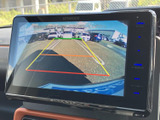 後方の状況をしっかり確認できるので、狭い道や駐車も安心。安全な運転をサポートします。