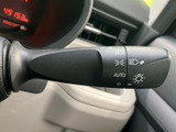 操作しやすい位置に配置されたウインカーレバー。スムーズな操作で、安全な車線変更をサポートします。直感的に操作可能です。