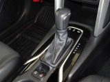 電動パーキングブレーキ・ブレーキホールドを装備してます。ホールド機能は信号待ちが多い一般道で疲労軽減になり、大好評です!